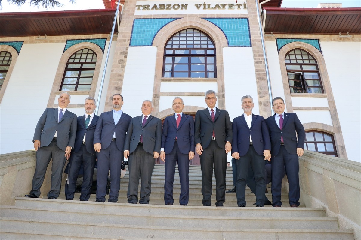 Ulaştırma ve Altyapı Bakanı Abdulkadir Uraloğlu (solda) ve Sağlık Bakanı Kemal Memişoğlu (sağda)...