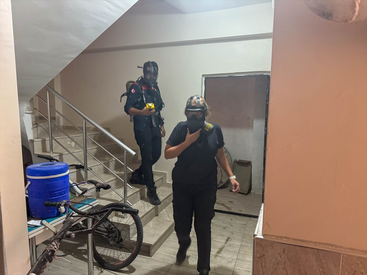 Uşak'ta, beton düzleme makinesinin egzozundan çıkan karbonmonoksit gazından zehirlenen 4 işçi...