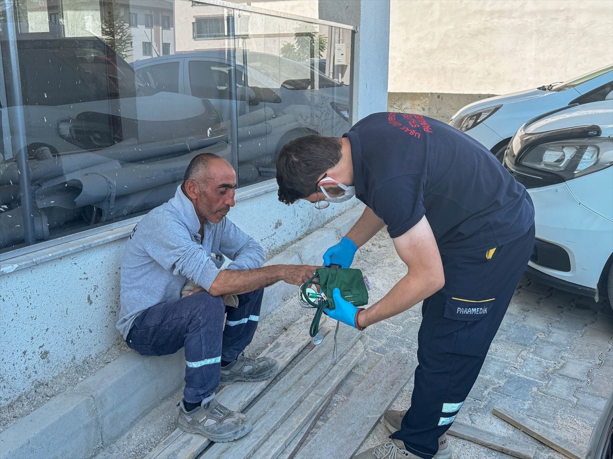 Uşak'ta, beton düzleme makinesinin egzozundan çıkan karbonmonoksit gazından zehirlenen 4 işçi...