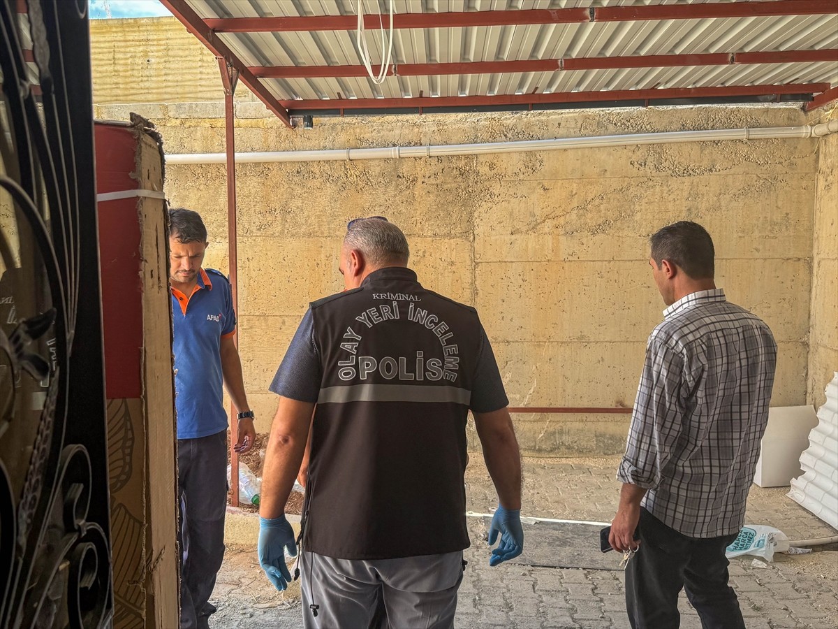 Uşak'ta, beton düzleme makinesinin egzozundan çıkan karbonmonoksit gazından zehirlenen 4 işçi...