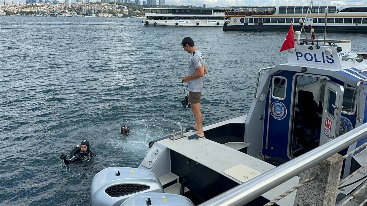 Üsküdar sahilinde denize düşen kadını arama çalışmaları sabah saatlerinde yeniden başlatıldı....
