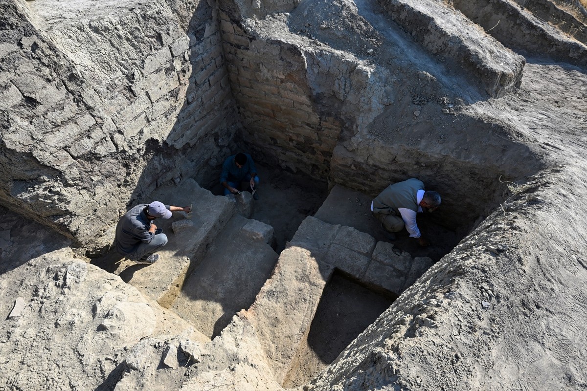 Van'ın Gürpınar ilçesinde, Urartu Kralı 2. Sarduri tarafından inşa edilen Çavuştepe Kalesi'nde...