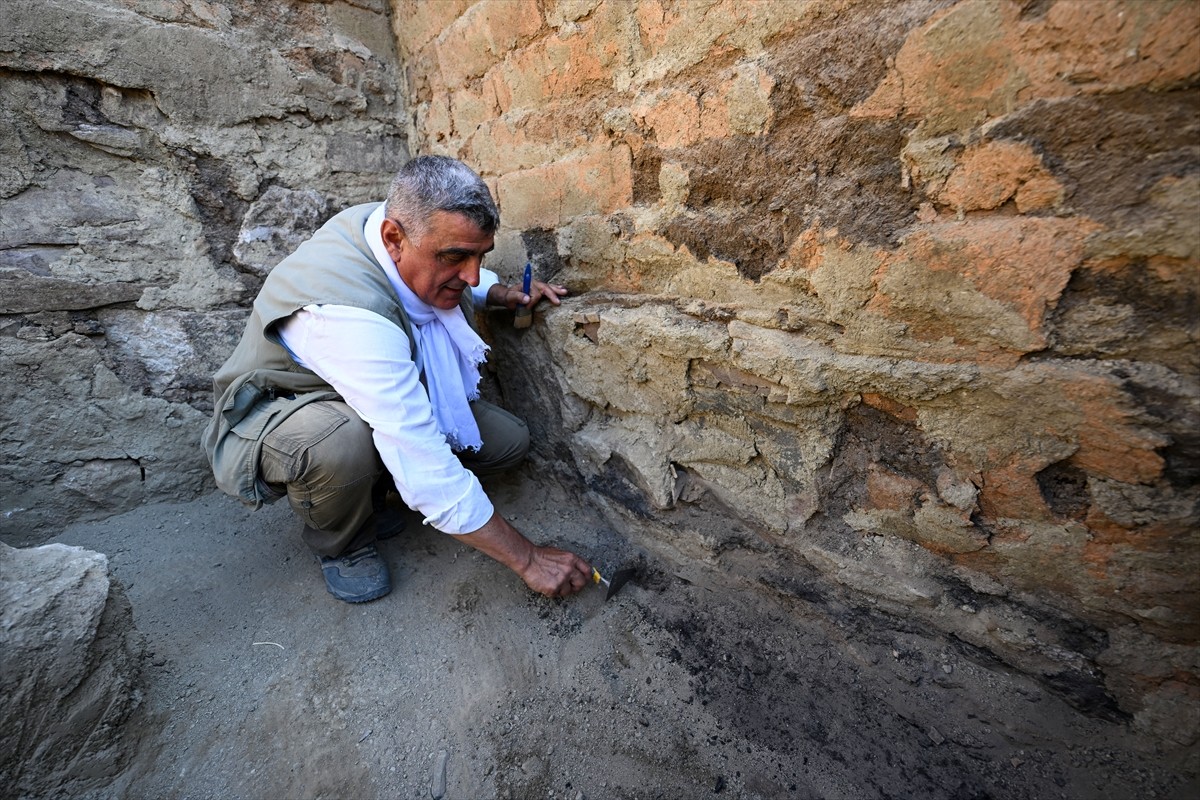 Van'ın Gürpınar ilçesinde, Urartu Kralı 2. Sarduri tarafından inşa edilen Çavuştepe Kalesi'nde...