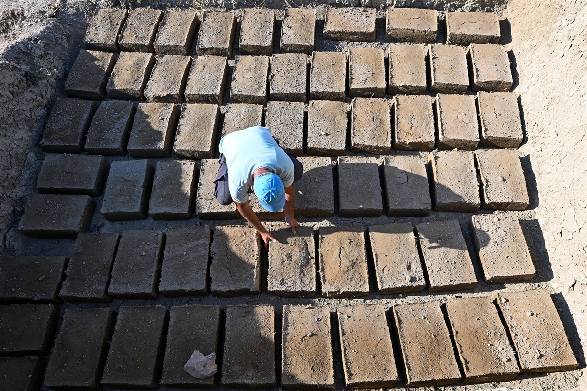 Van'ın Gürpınar ilçesinde, Urartu Kralı 2. Sarduri tarafından inşa edilen Çavuştepe Kalesi'nde...