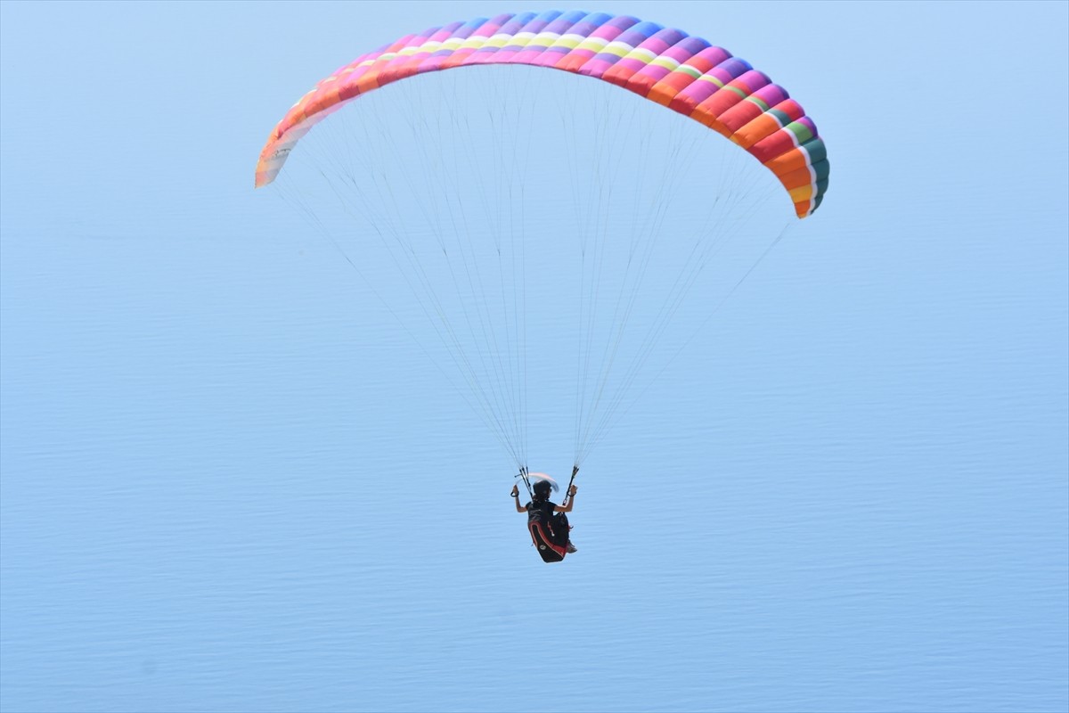 Van Valiliği, Gençlik ve Spor İl Müdürlüğü ile Türkiye Hava Sporları Federasyonunun iş birliğiyle...