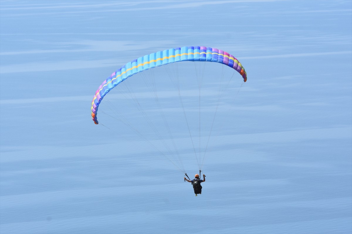 Van Valiliği, Gençlik ve Spor İl Müdürlüğü ile Türkiye Hava Sporları Federasyonunun iş birliğiyle...