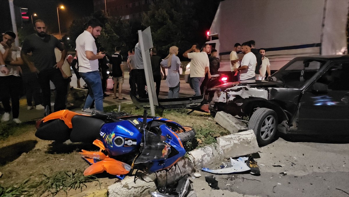 Zonguldak'ta otomobille çarpışan motosikletin sürücüsü ağır yaralandı.