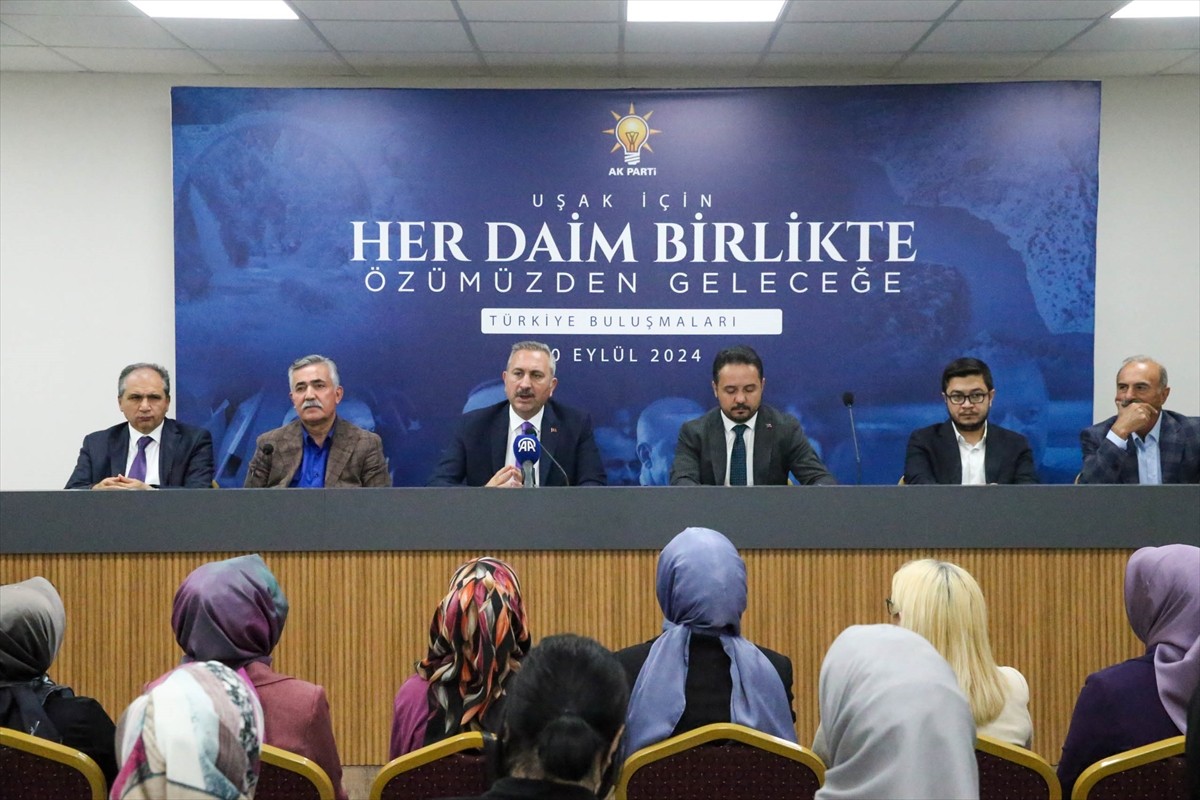 AK Parti Grup Başkanvekili Abdülhamit Gül (sol3), "Türkiye Buluşmaları" programı kapsamında...