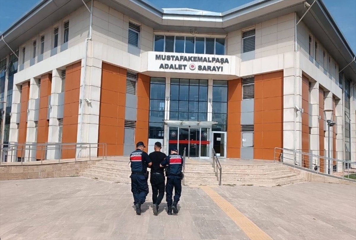 Bursa'da, "uyuşturucu ve uyarıcı madde imal ve ticareti yapma veya sağlama" suçundan 15 yıl 6 ay...