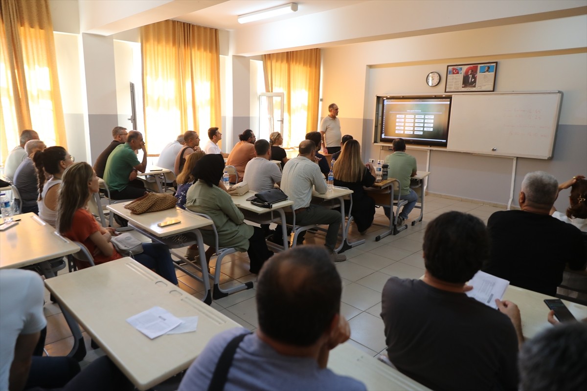 Diyarbakır'da 6 bin 195 öğretmene 2024-2025 eğitim öğretim yılı öncesinde "Türkiye Yüzyılı Maarif...