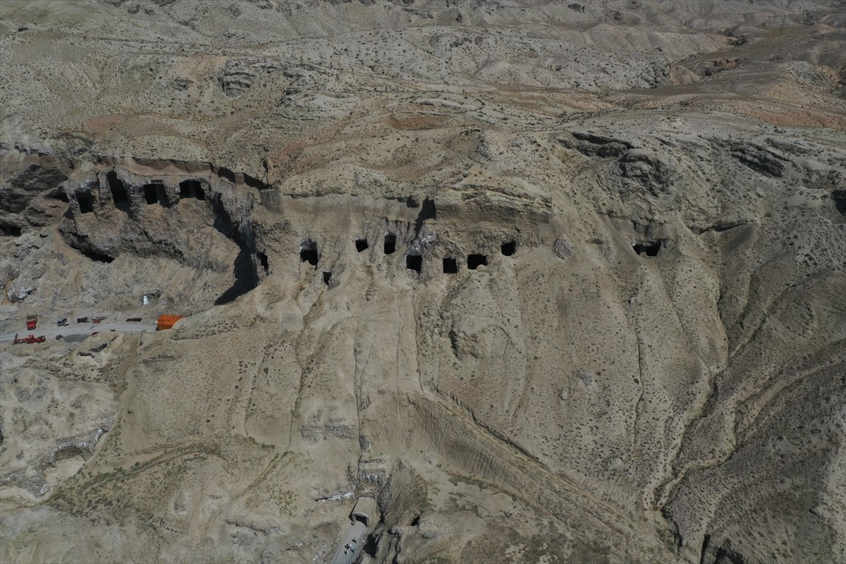 Doğu Anadolu'nun en büyük tuz rezervlerinden olan Iğdır'daki "Tuz Dağı"nda, yerin 80 metre altında...