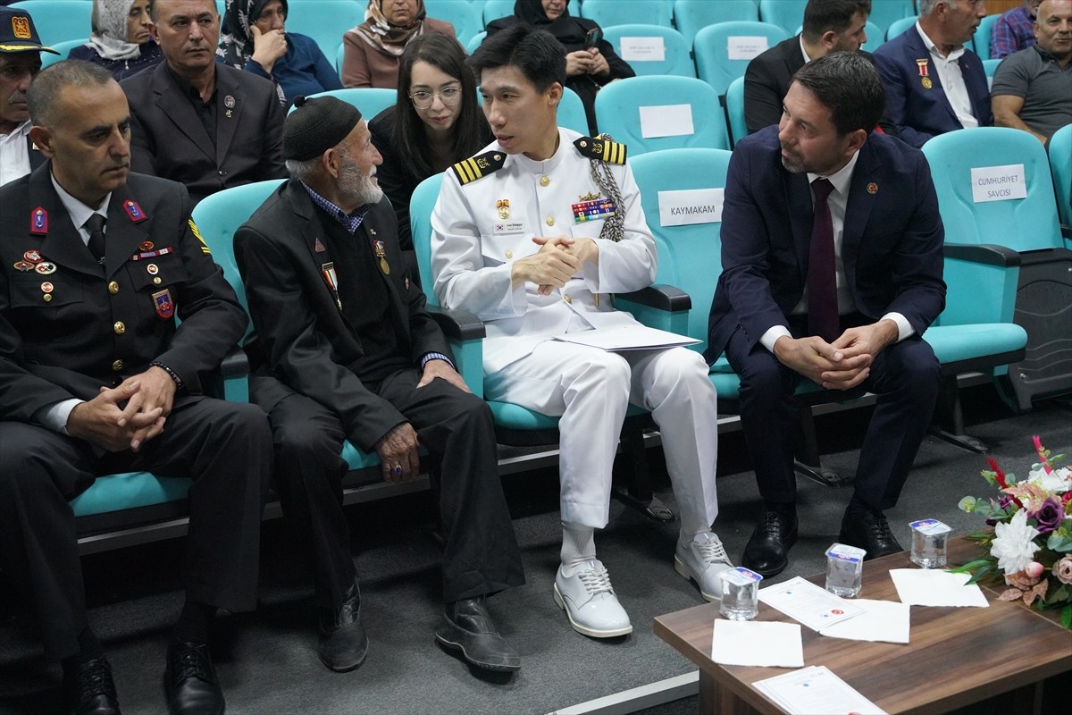 Güney Kore Savunma Ataşesi Kurmay Yarbay Sim Pyo Lee Yozgat’ın Sarıkaya ilçesinde Gaziler Günü...