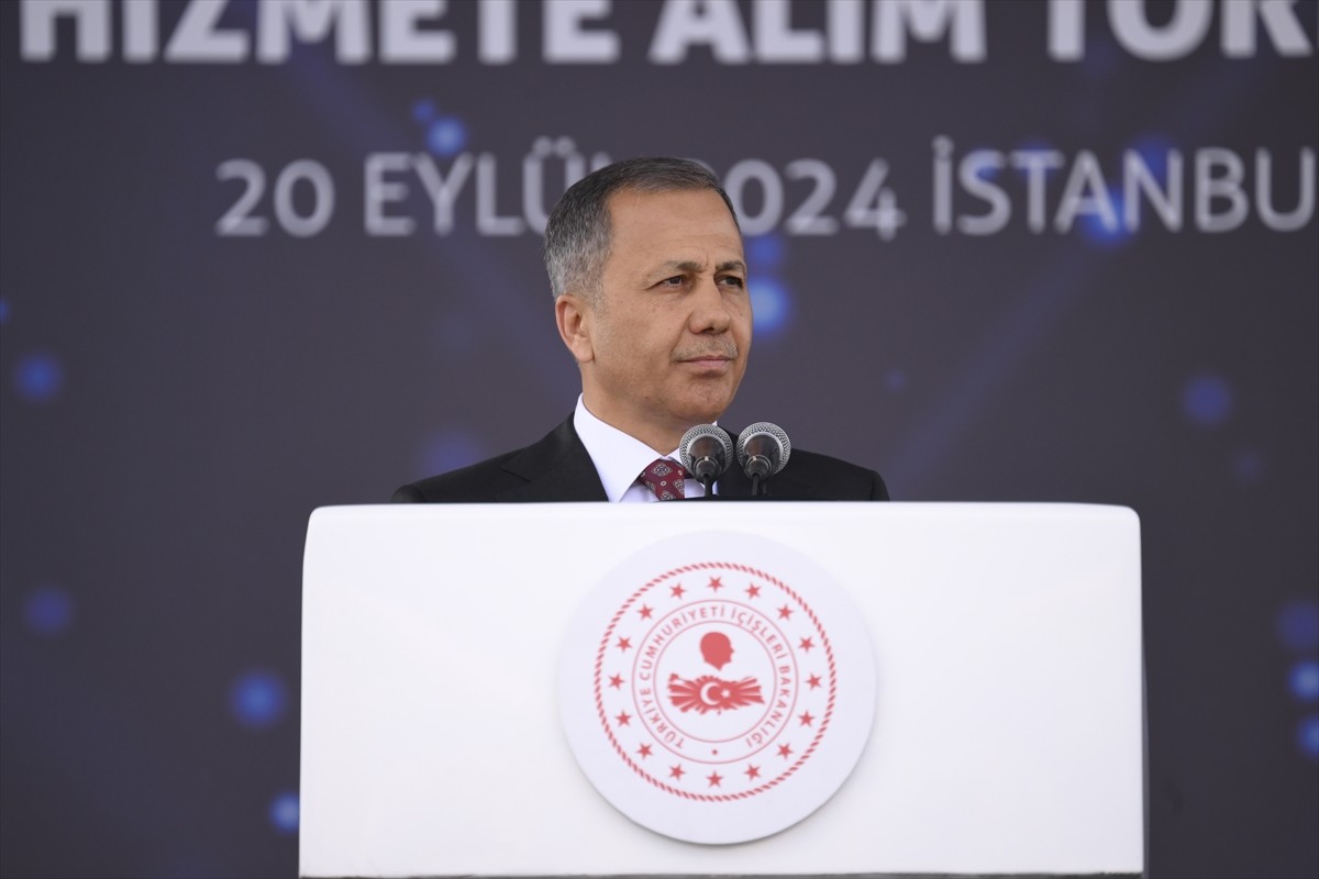 İçişleri Bakanı Ali Yerlikaya, Atatürk Havalimanı'nda, Jandarma ve Emniyet Teşkilatlarına 7204...