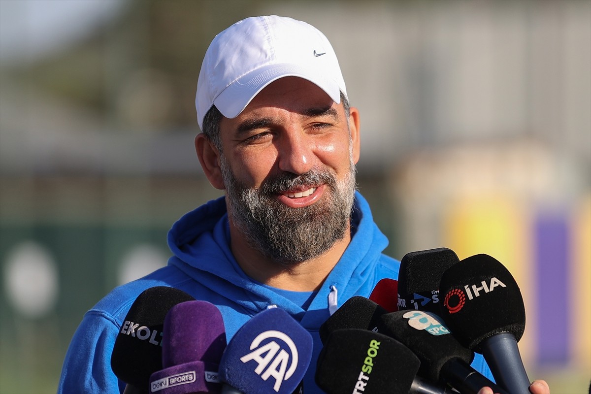 İkas Eyüpspor Teknik Direktörü Arda Turan, kulübün Kemerburgaz'daki tesislerinde gerçekleşen ...