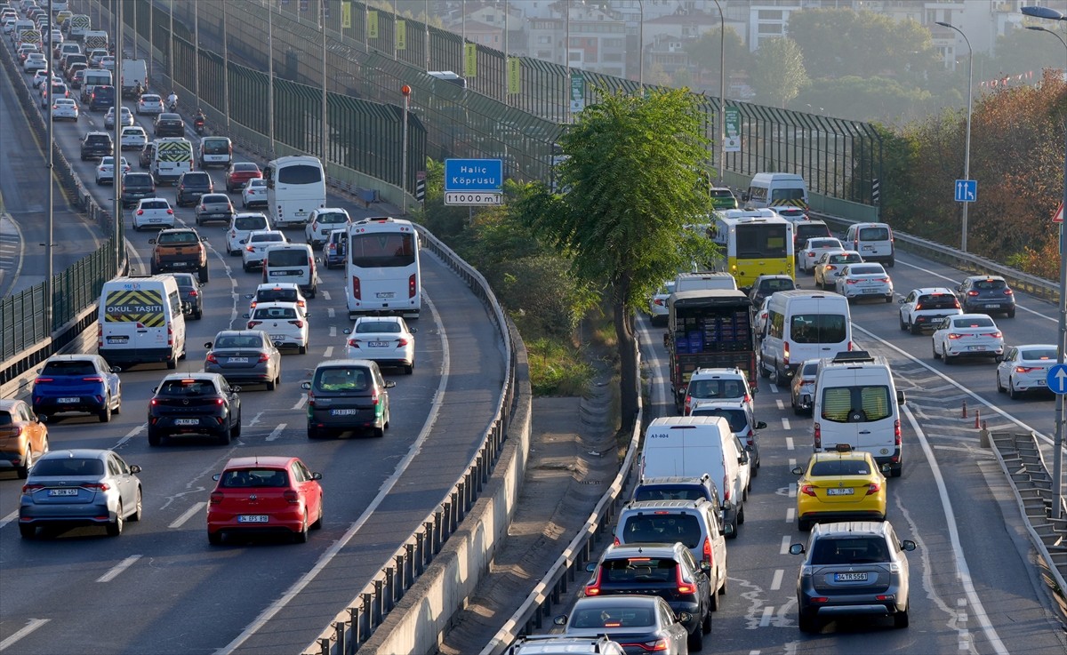 İstanbul'da haftanın ilk iş günü olması ve 2024-2025 eğitim öğretim yılının başlaması nedeniyle...