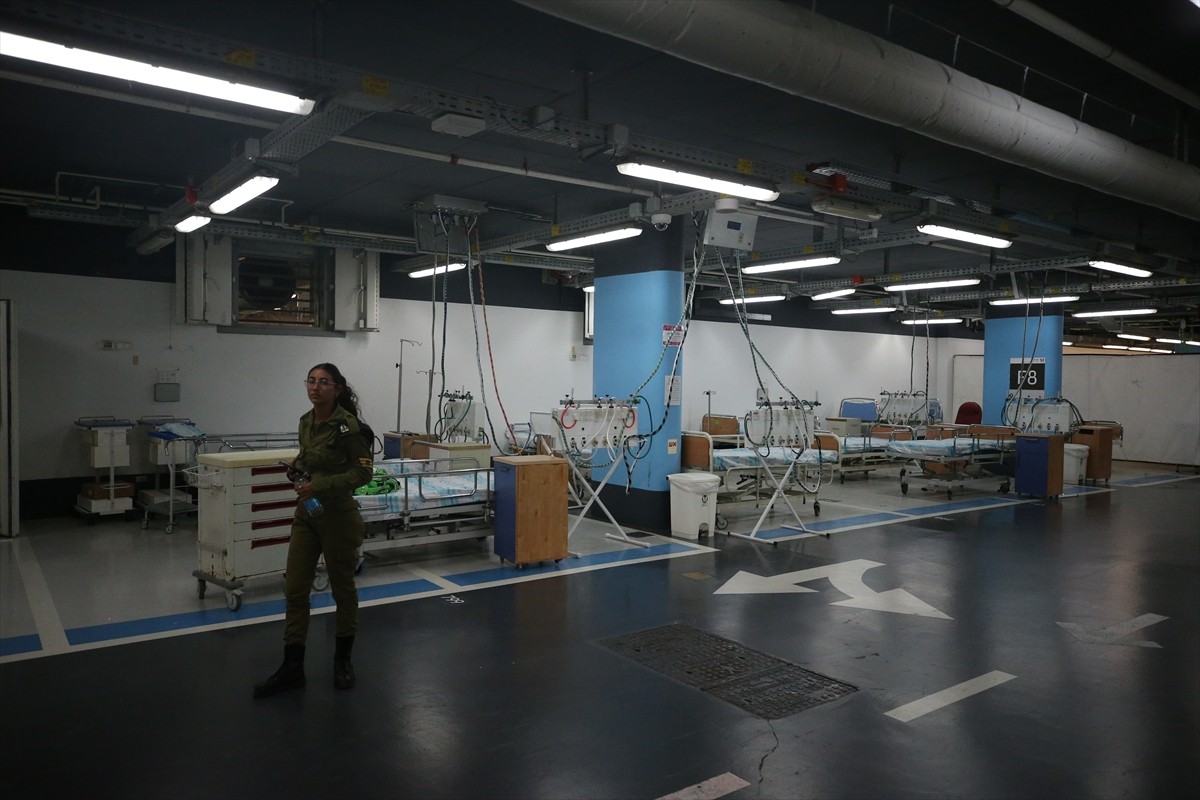 Lübnan Hizbullahı'nın İsrail'in kuzeyindeki bölgelere roket saldırıları sonrası Hayfa kentindeki...