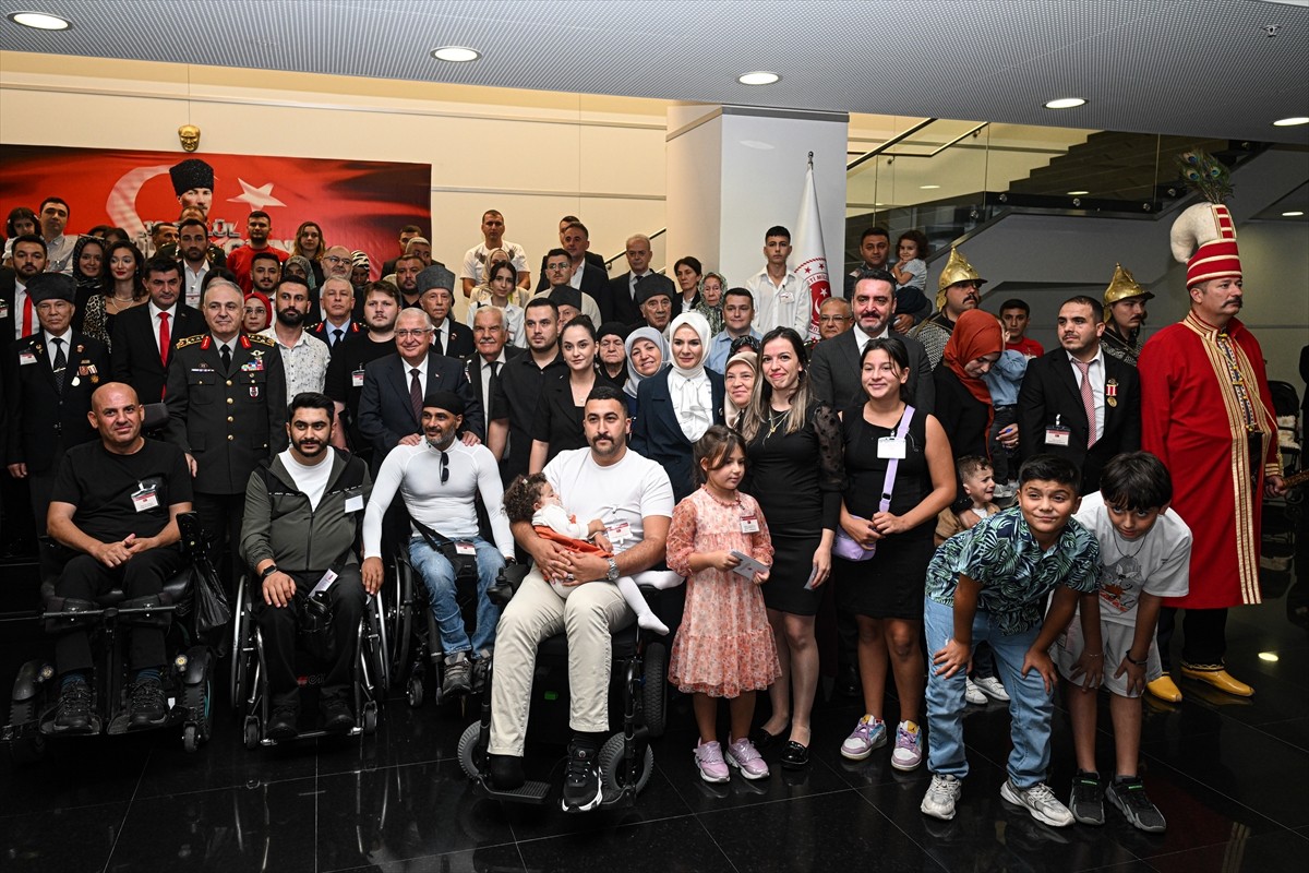 Milli Savunma Bakanı Yaşar Güler ile Aile ve Sosyal Hizmetler Bakanı Mahinur Özdemir Göktaş'ın...