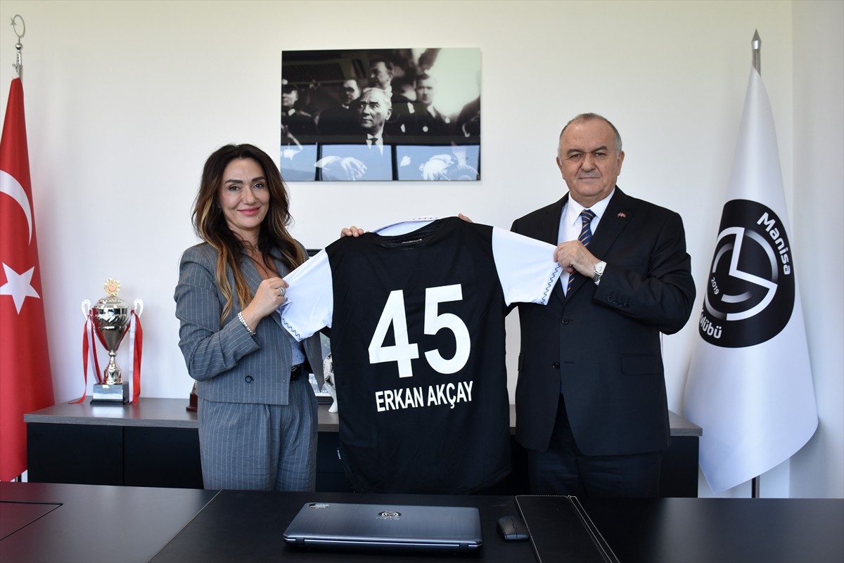 Milliyetçi Hareket Partisi (MHP) Grup Başkanvekili Erkan Akçay (sağda) Trendyol 1. Lig...