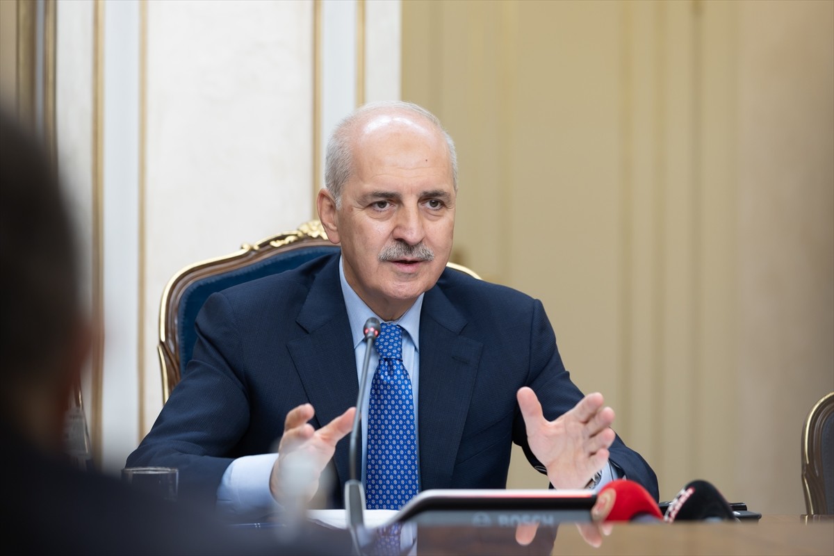 TBMM Başkanı Numan Kurtulmuş (solda), Rusya parlamentosunun üst kanadı Federasyon Konseyini...