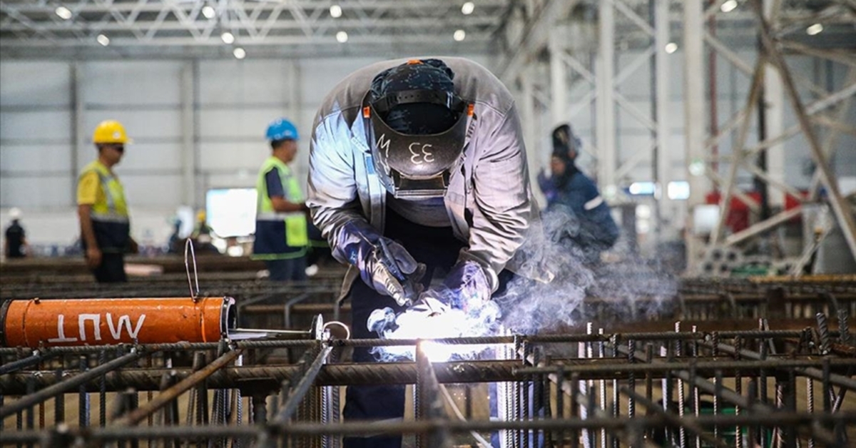 Türkiye İnşaat Sektörü Büyümeye Devam Ediyor, Ancak Malzeme Üretimi Düşüşte