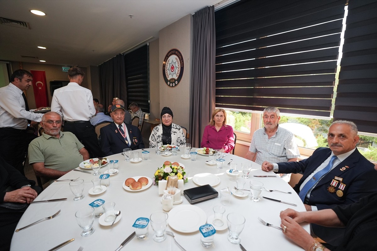 Tuzla'da, "19 Eylül Gaziler Günü" dolayısıyla program düzenlendi. Programa İstanbul Emniyet Müdürü...