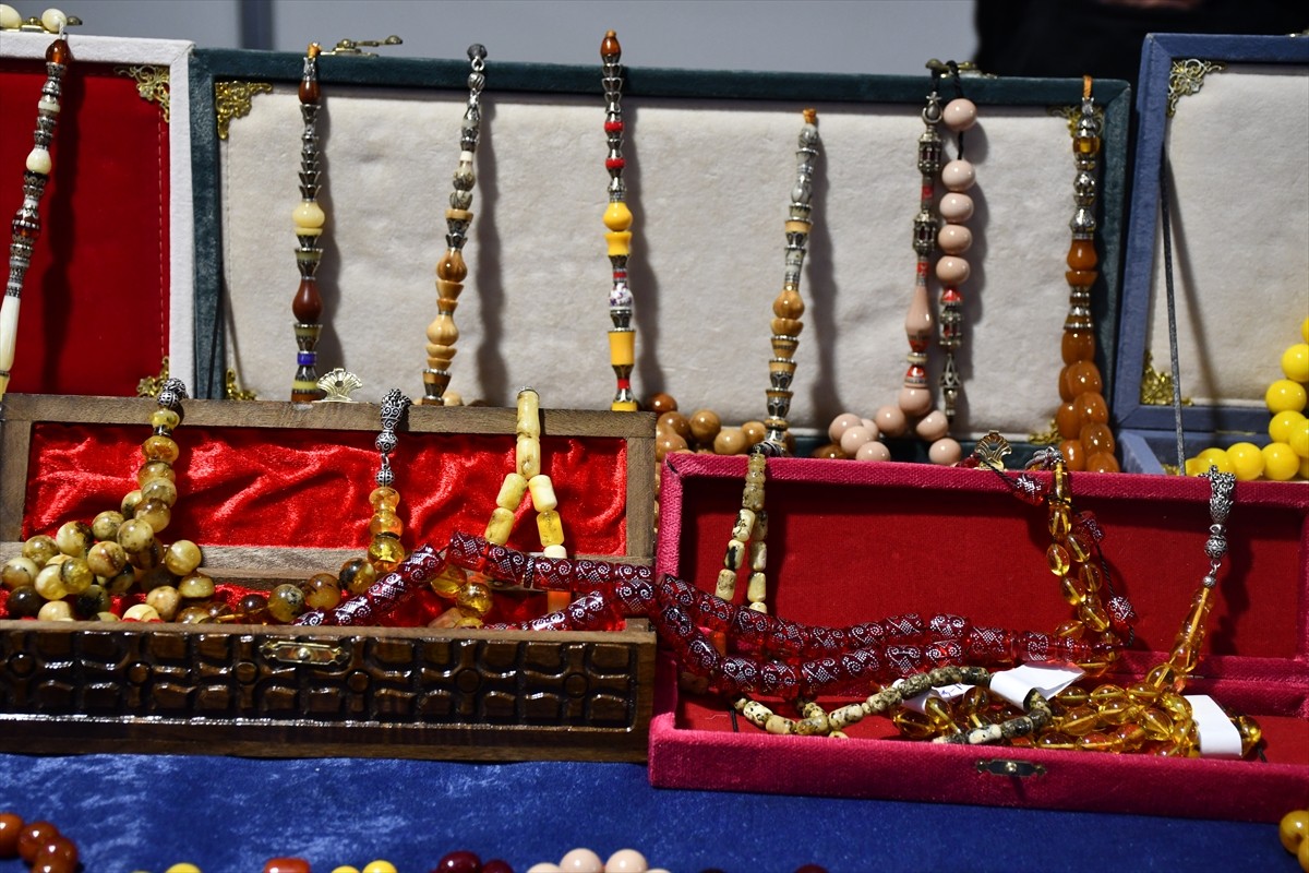 Adana Valiliği himayesinde düzenlenen "3. Tespih ve Doğal Taşlar Fuarı" sona erdi. TÜYAP Adana...