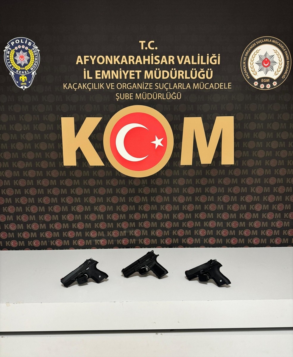  Afyonkarahisar'da kaçakçılık operasyonunda gözaltına alınan 8 şüpheliden 2'si tutuklandı....