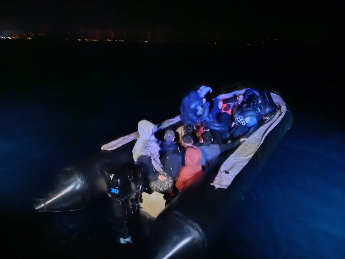 Balıkesir'in Ayvalık ilçesi açıklarında yasa dışı yollarla Yunanistan'ın Midilli Adası'na gitmeye...