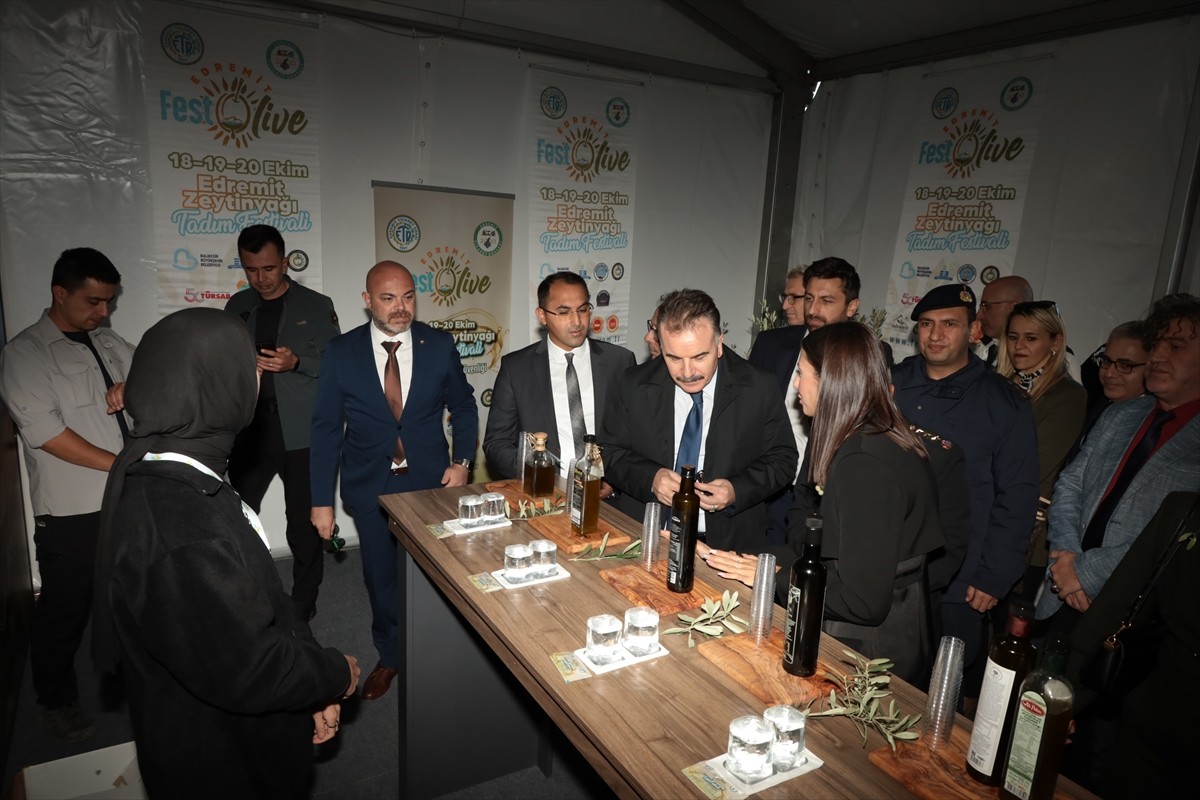 Balıkesir'in Edremit ilçesinde düzenlenen "Edremit Zeytinyağı Tadım Festivali" (Fest Olive...