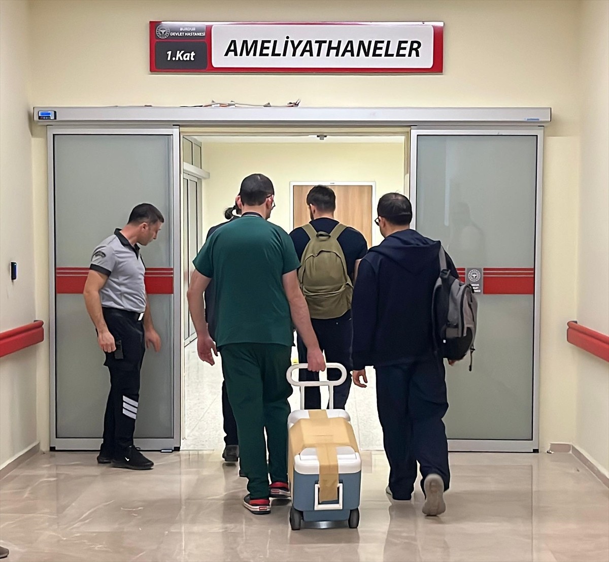 Burdur'da beyin ölümü gerçekleşen kişiden alınan kalp, böbrekler ve karaciğer 4 hastaya...