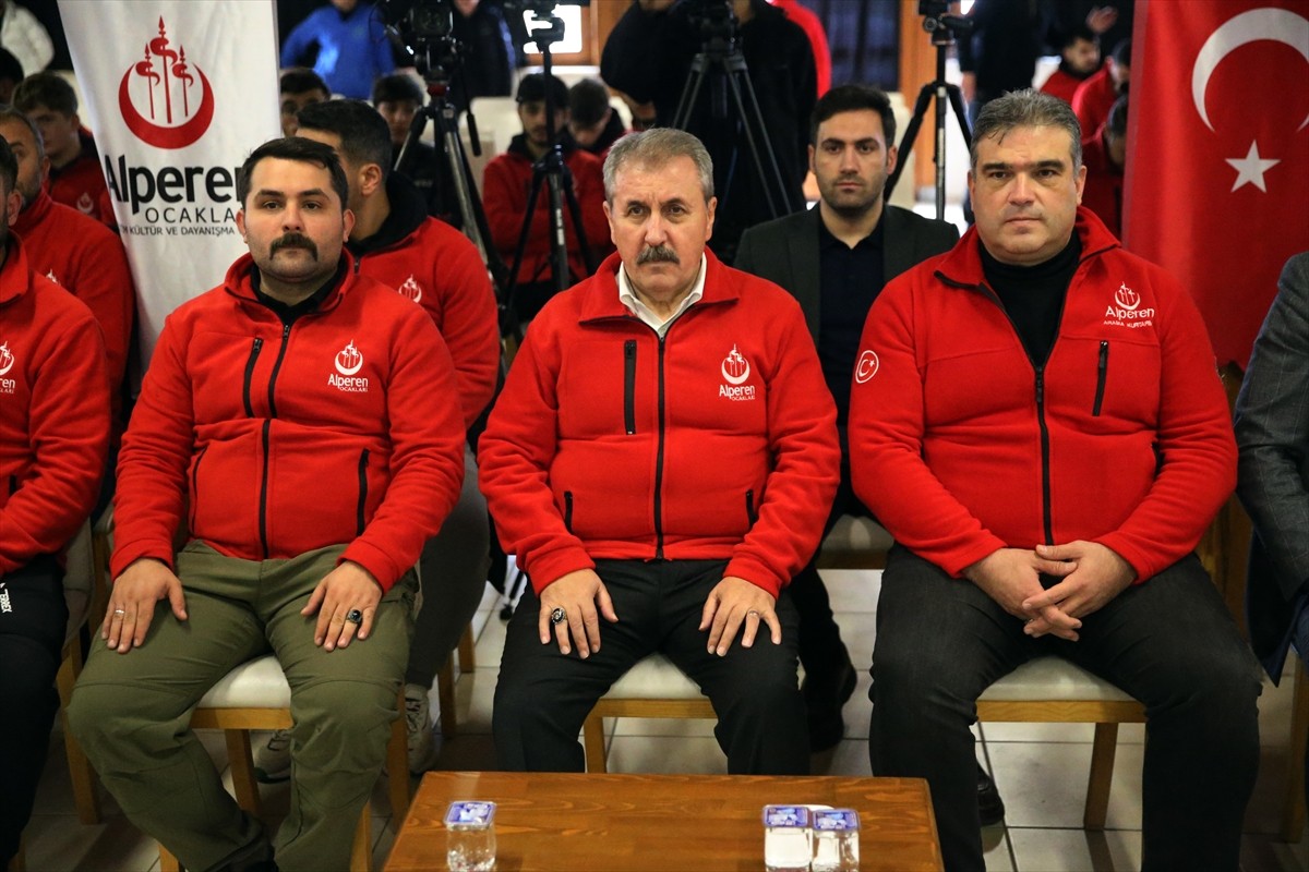 Büyük Birlik Partisi (BBP) Genel Başkanı Mustafa Destici (ortada), Alperen Ocakları Eğitim Kültür...