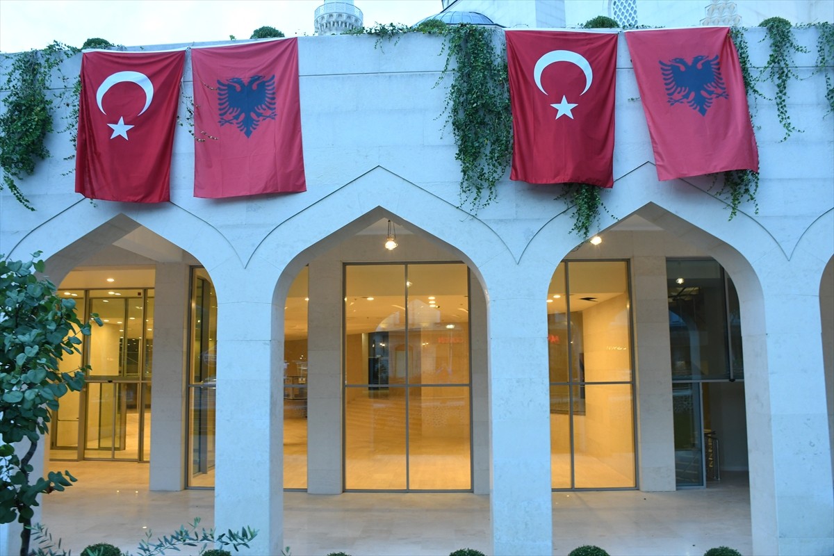 Cumhurbaşkanı Recep Tayyip Erdoğan'ın bugün gerçekleştireceği Arnavutluk ziyareti öncesi başkent...