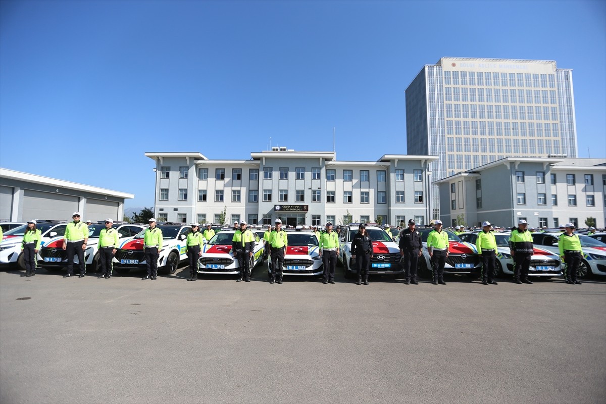 İçişleri Bakanlığınca, Bursa İl Emniyet Müdürlüğüne tahsis edilen 235 yeni aracın teslim töreni...