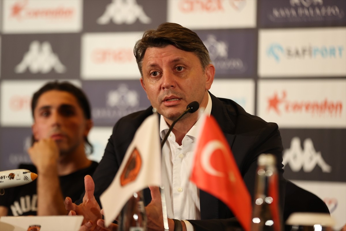 İngiltere Championship ekiplerinden Türk iş insanı Acun Ilıcalı'nın sahibi olduğu Hull City Kulübü...