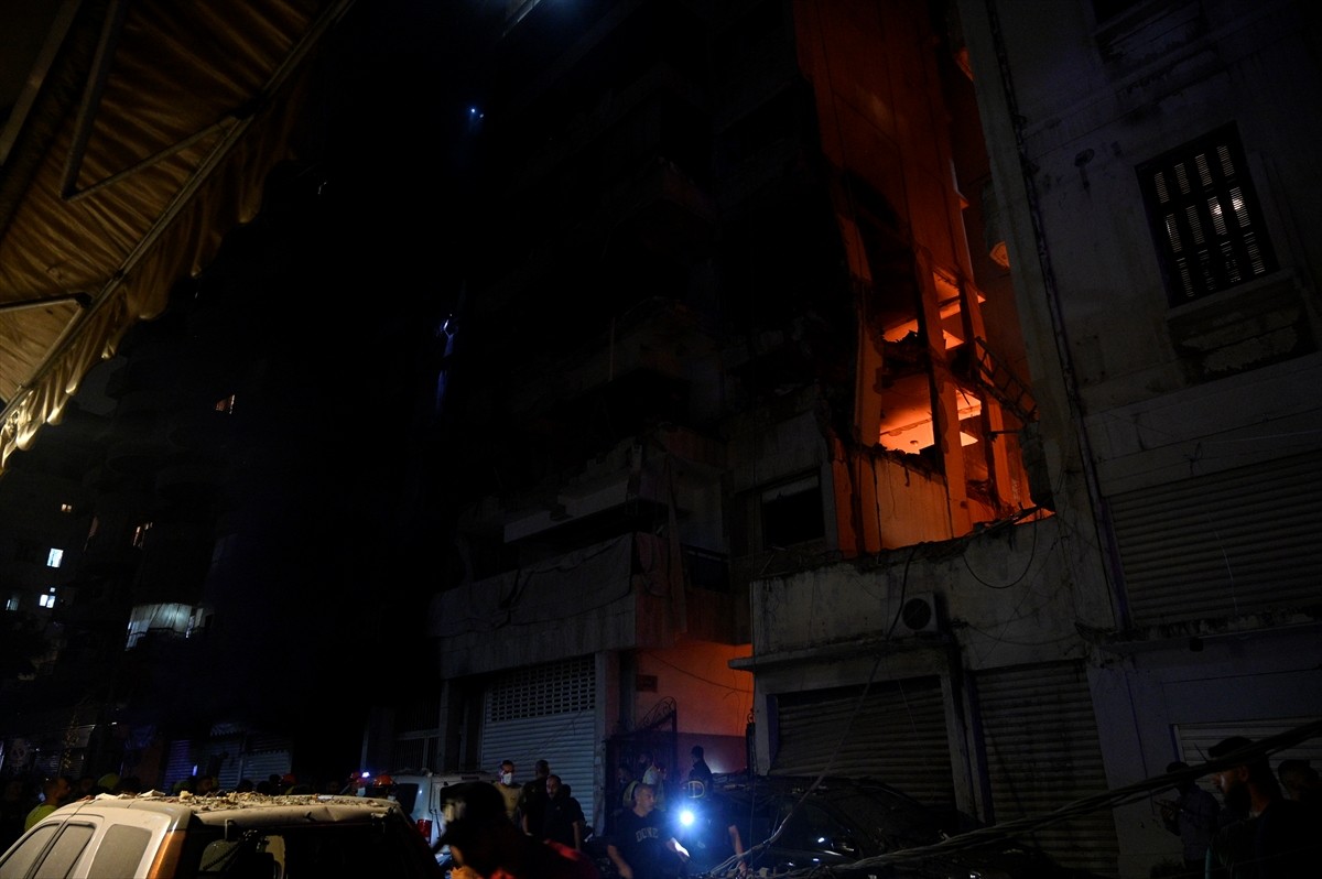 İsrail ordusu, Lübnan'ın başkenti Beyrut'un Nowayri bölgesine hava saldırısı düzenledi. Saldırıda...