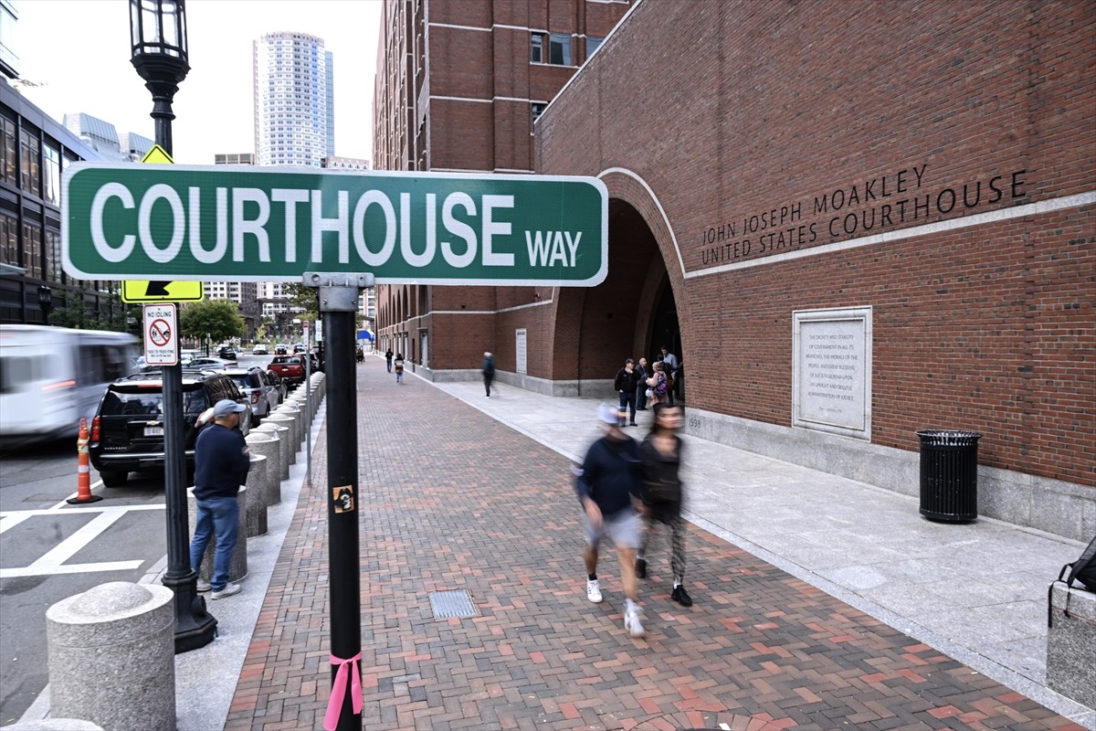 İstanbul'da karıştığı ölümlü trafik kazasından sonra 17 yaşındaki oğlu Timur Cihantimur'u ABD'ye...