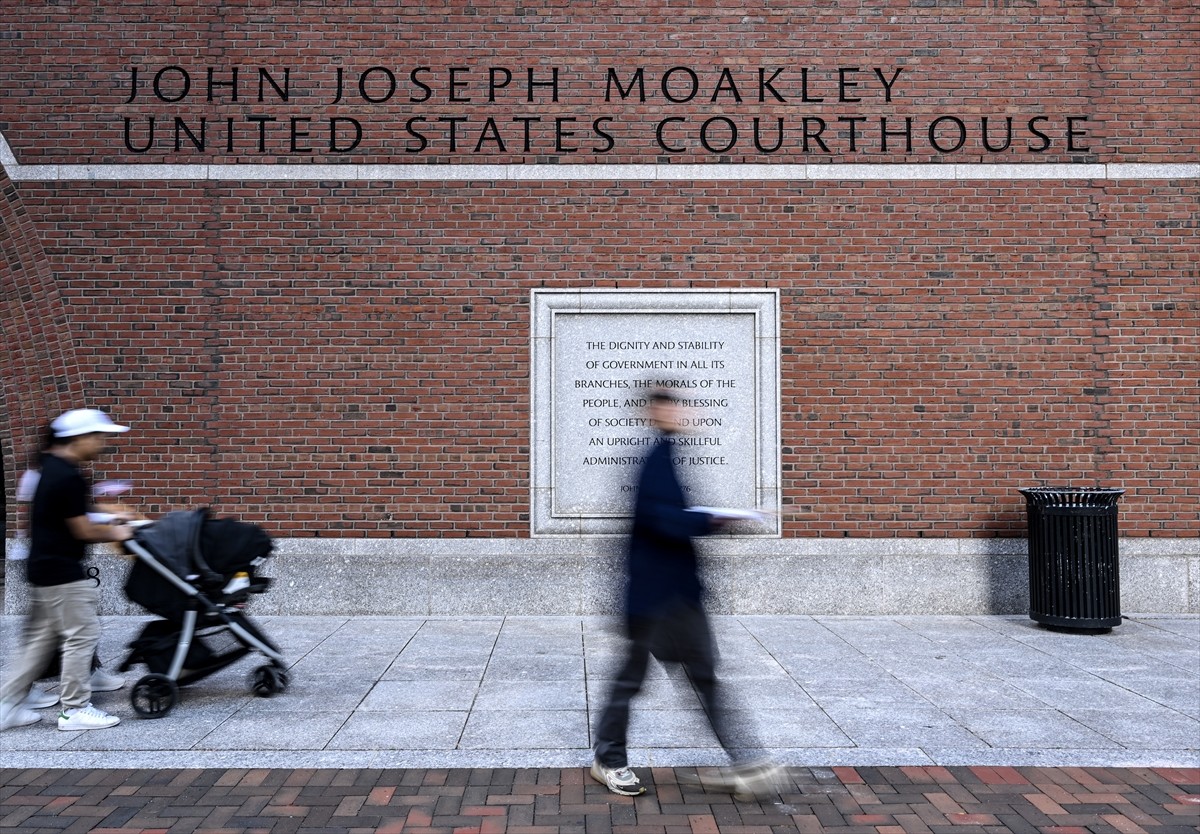 İstanbul'da karıştığı ölümlü trafik kazasından sonra 17 yaşındaki oğlu Timur Cihantimur'u ABD'ye...