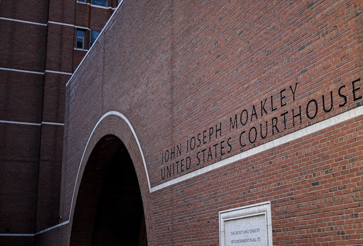 İstanbul'da karıştığı ölümlü trafik kazasından sonra 17 yaşındaki oğlu Timur Cihantimur'u ABD'ye...