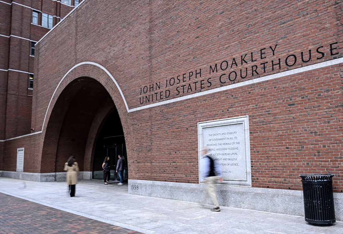 İstanbul'da karıştığı ölümlü trafik kazasından sonra 17 yaşındaki oğlu Timur Cihantimur'u ABD'ye...