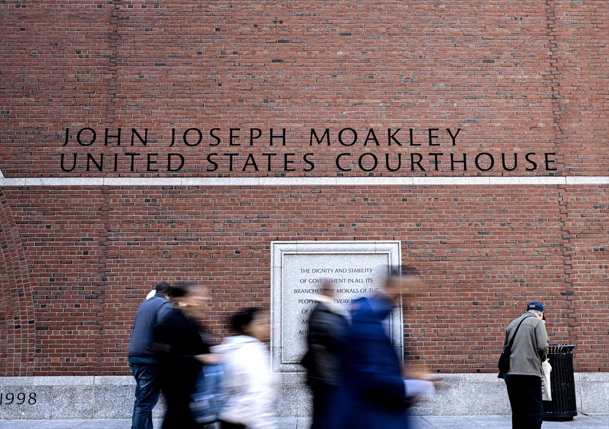 İstanbul'da karıştığı ölümlü trafik kazasından sonra 17 yaşındaki oğlu Timur Cihantimur'u ABD'ye...