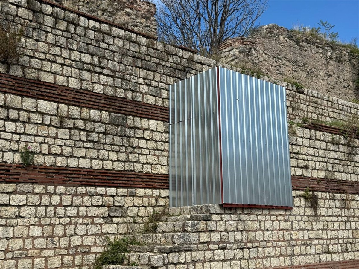 İstanbul'da saldırgan Semih Çelik'in 2 genç kızı öldürdükten sonra intihar ettiği Edirnekapı...