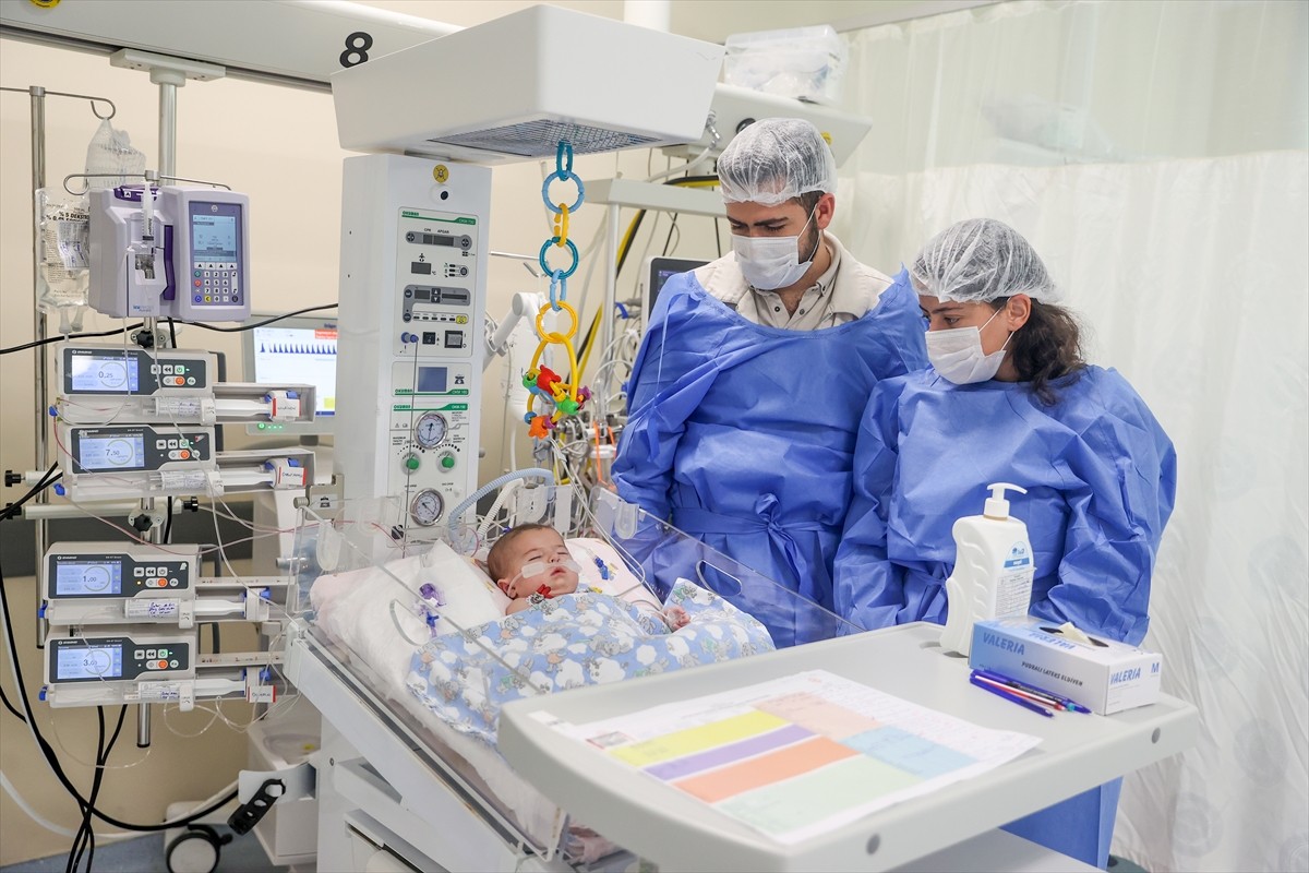 Kayseri'den ağır kalp yetmezliği nedeniyle ambulans helikopterle Konya'ya getirilen Bahar Aden...