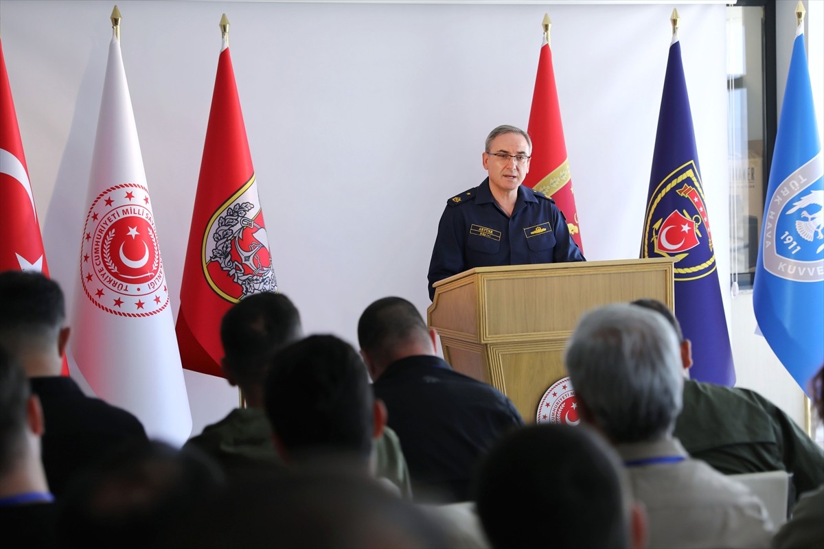 Milli Savunma Bakanlığı (MSB) Basın ve Halkla İlişkiler Müşaviri Tuğamiral Zeki Aktürk, Ateş...