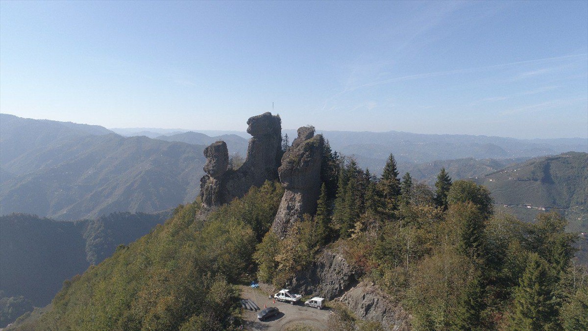 Ordu'nun Kabadüz ilçesinde kaya düşme tehlikesine karşı tek katlı 32 konut için geçici tahliye...