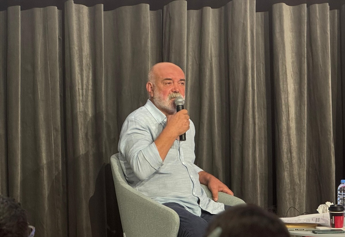 Oyuncu ve yazar Ercan Kesal'ın "hikaye" kavramına odaklandığı "Ercan Kesal ile Hikaye...