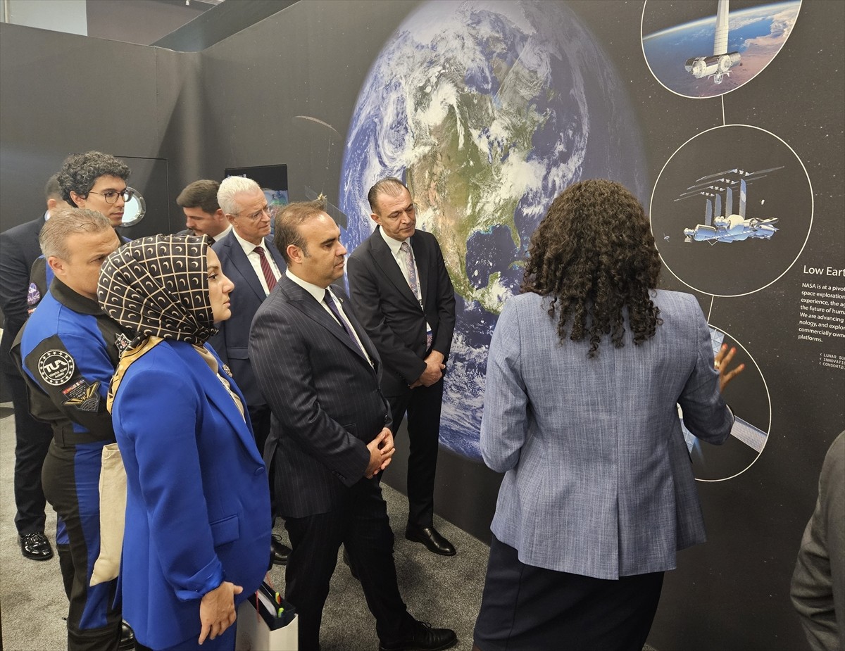 Sanayi ve Teknoloji Bakanı Mehmet Fatih Kacır, İtalya'nın Milano kentinde düzenlenen ve dünyanın...