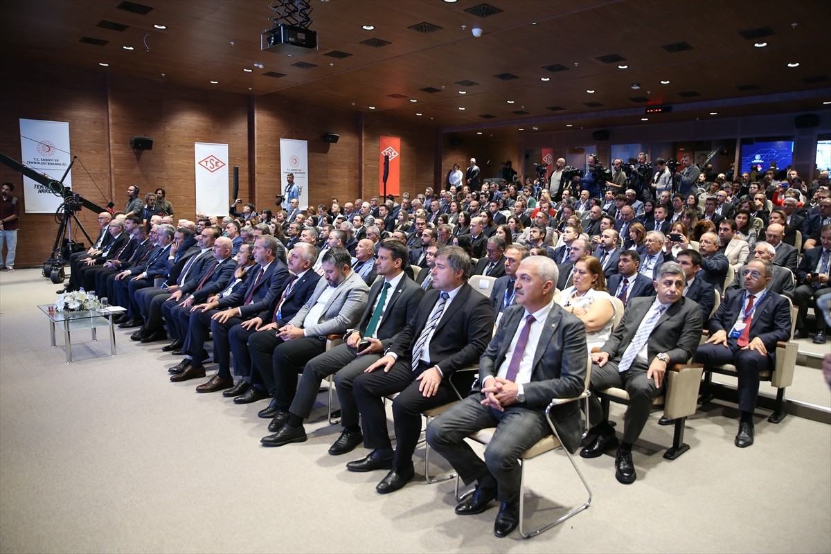 Sanayi ve Teknoloji Bakanı Mehmet Fatih Kacır, Kocaeli Bilişim Vadisi'nde düzenlenen 14 Ekim Dünya...