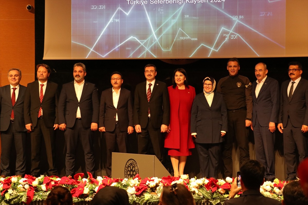 Sermaye Piyasası Kurulu (SPK) Başkanı İbrahim Ömer Gönül (sol 4), Kayseri Valiliği ile Kayseri...