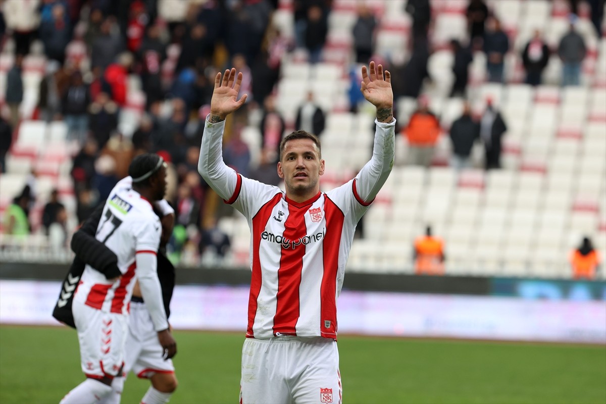 Trendyol Süper Lig'in 9. haftasında Net Global Sivasspor ile Atakaş Hatayspor, BG Grup 4 Eylül...