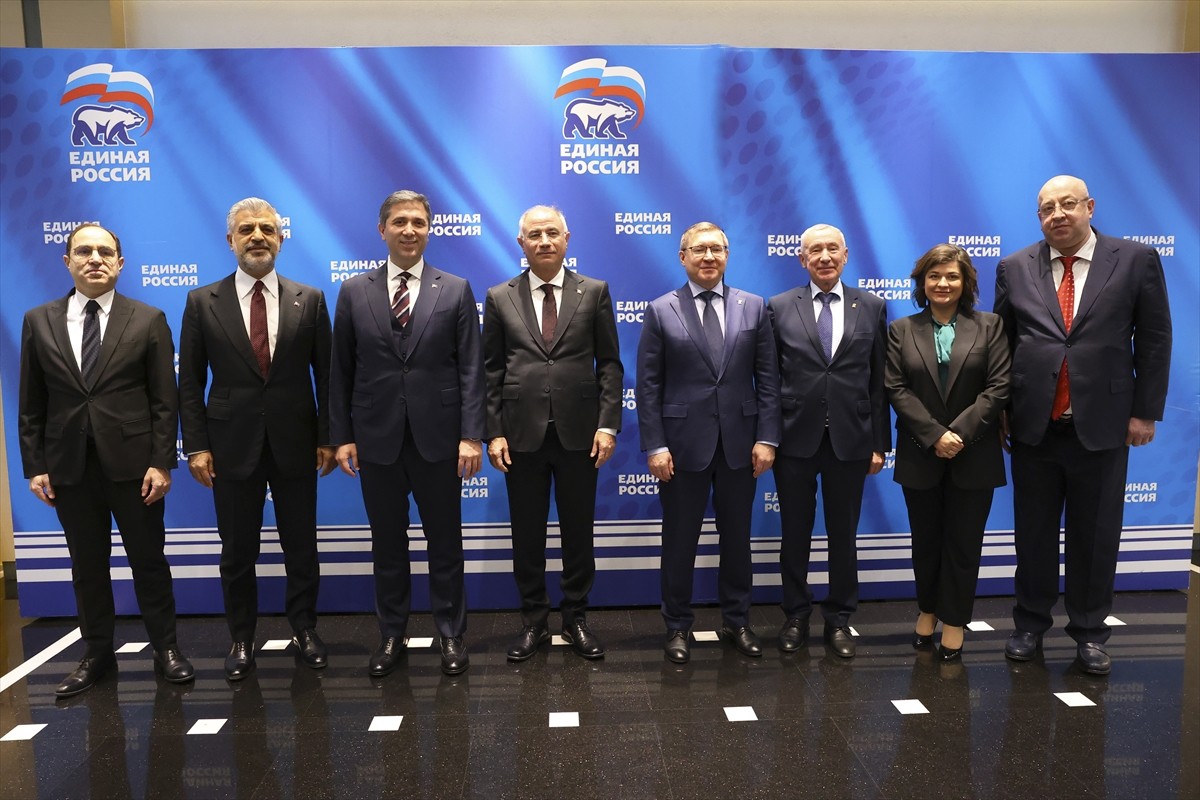 AK Parti, Rusya Devlet Başkanı Vladimir Putin’in partisi Birleşik Rusya ile ilişkilerin...